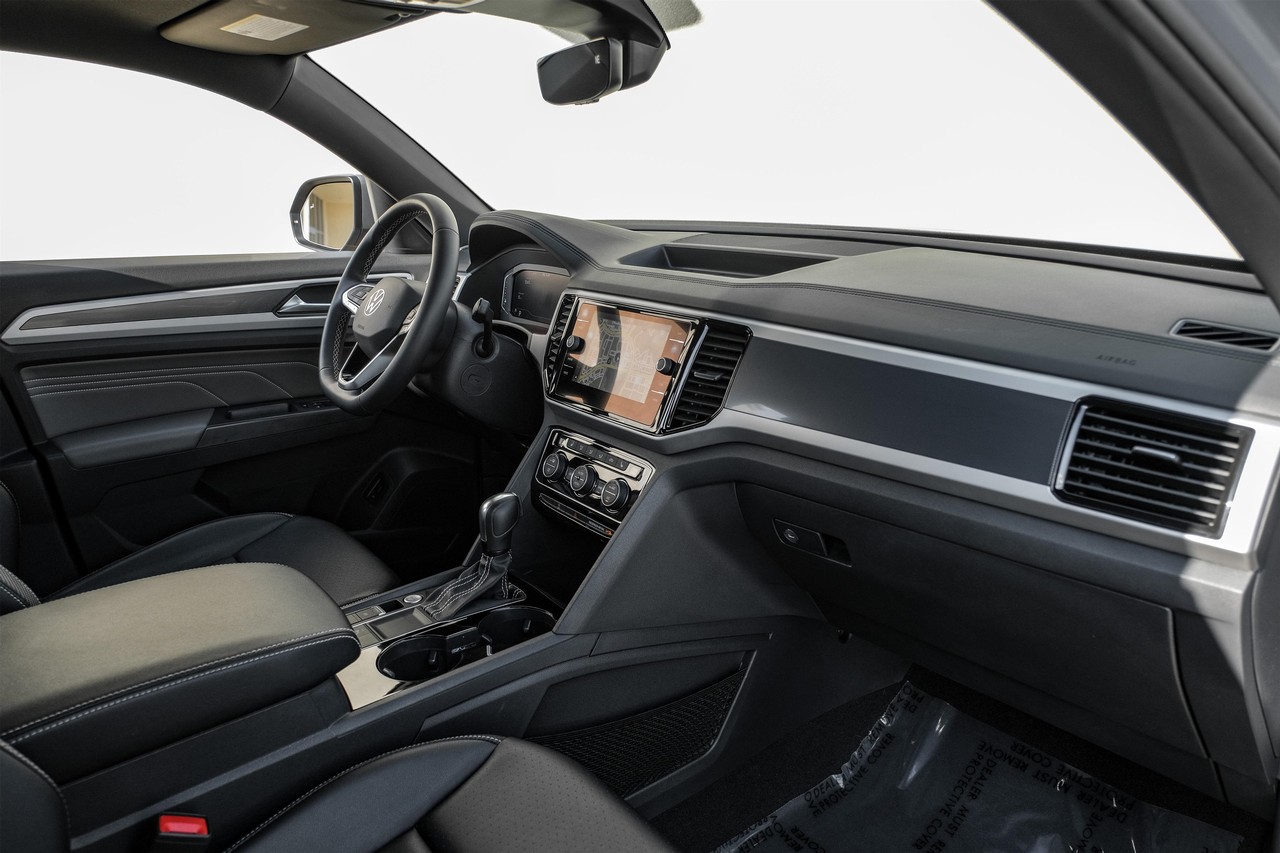 Volkswagen Atlas Cross Sport Vehicle Main Gallery Image 13