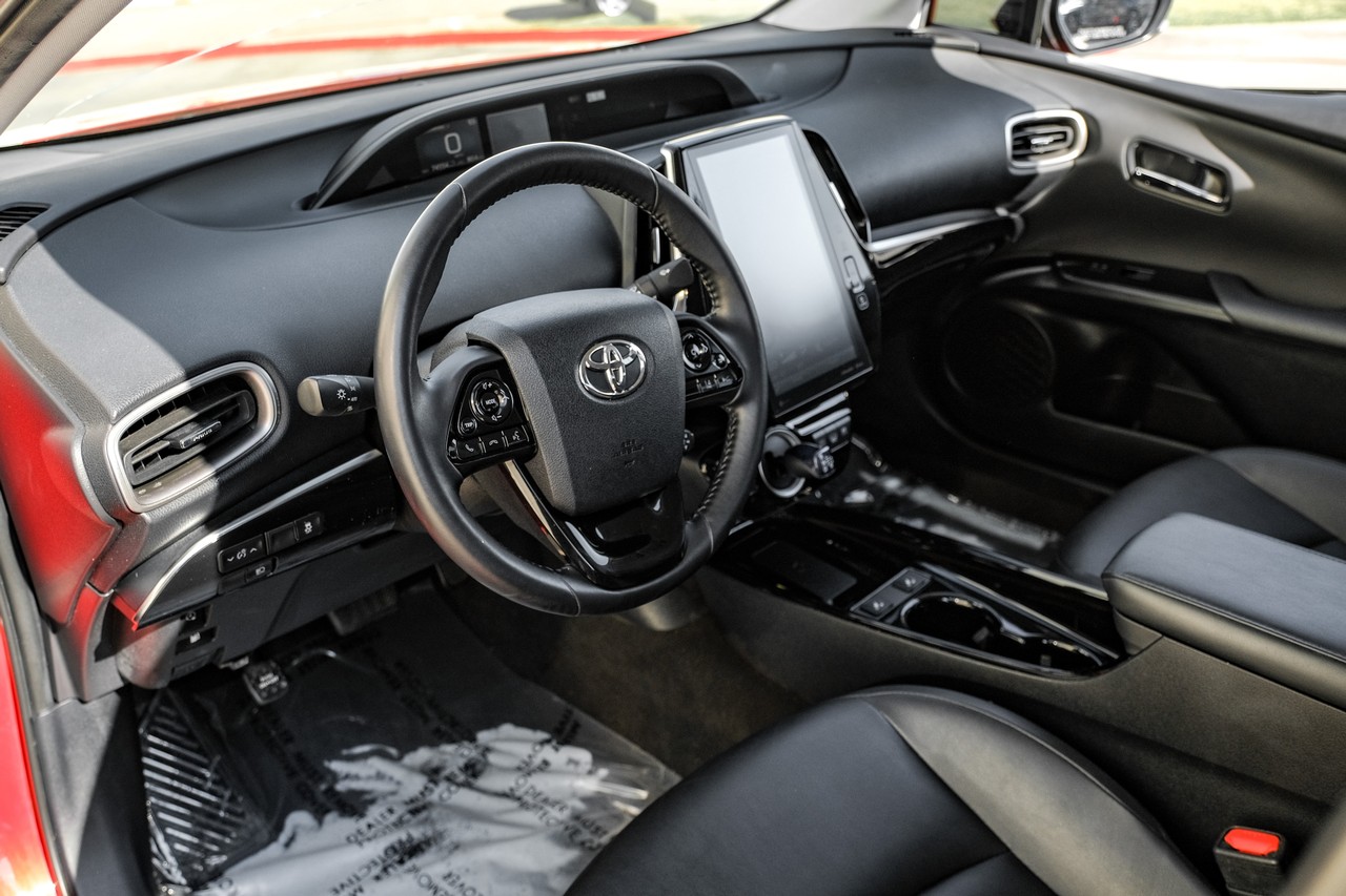 Toyota Prius Prime Vehicle Main Gallery Image 03