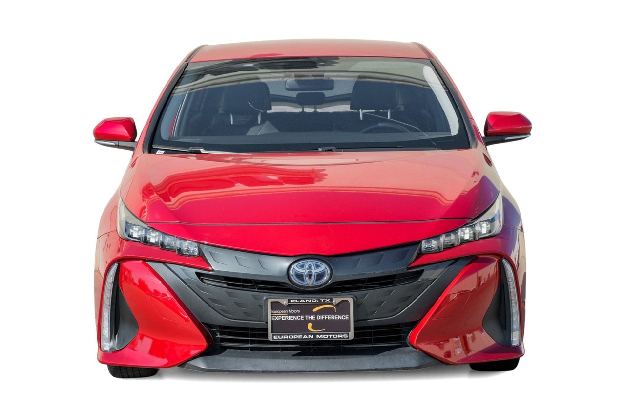 Toyota Prius Prime Vehicle Main Gallery Image 05