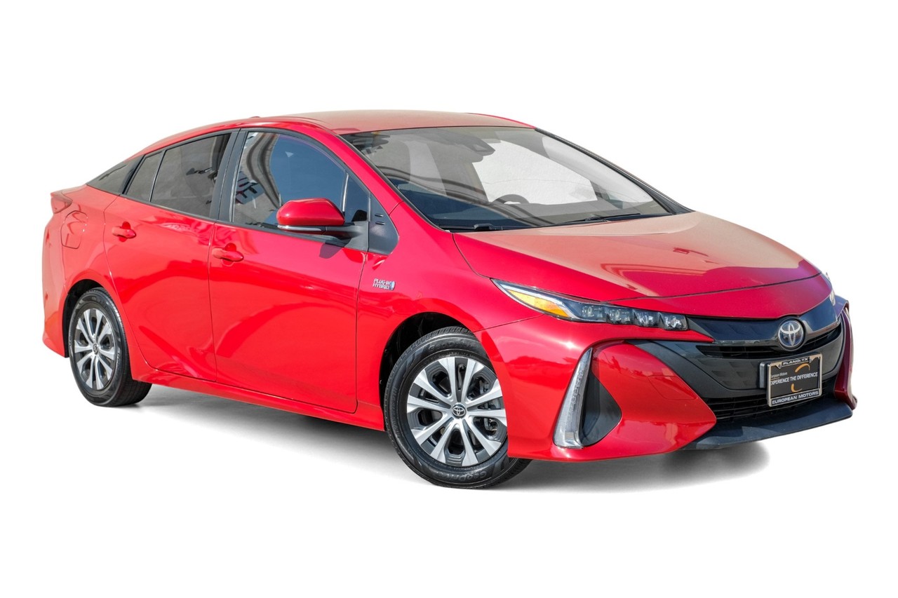 Toyota Prius Prime Vehicle Main Gallery Image 06
