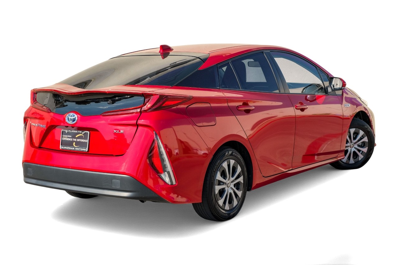 Toyota Prius Prime Vehicle Main Gallery Image 08