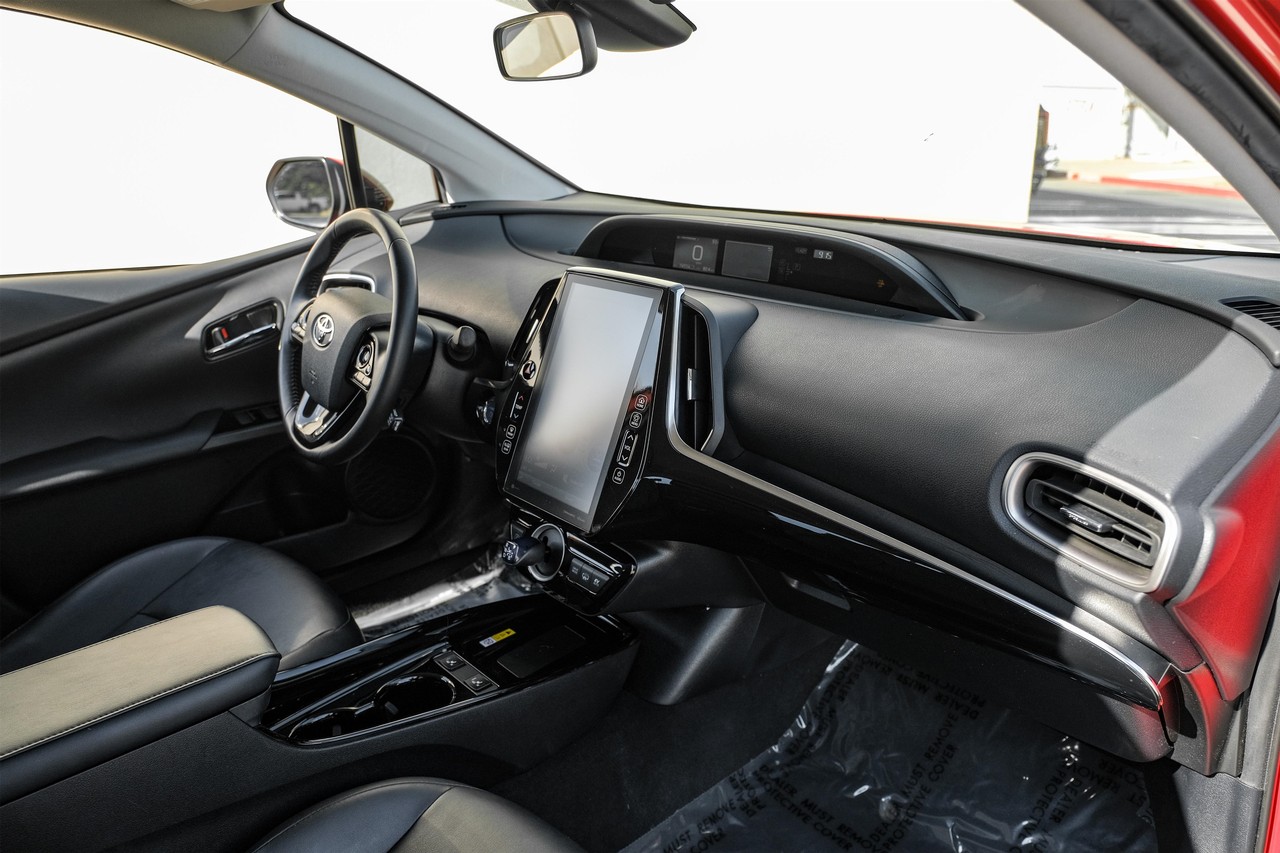 Toyota Prius Prime Vehicle Main Gallery Image 12