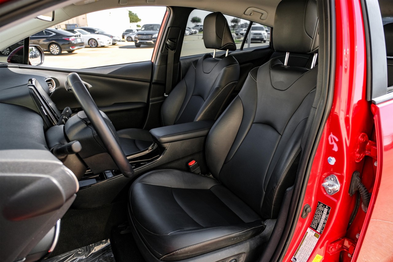 Toyota Prius Prime Vehicle Main Gallery Image 30