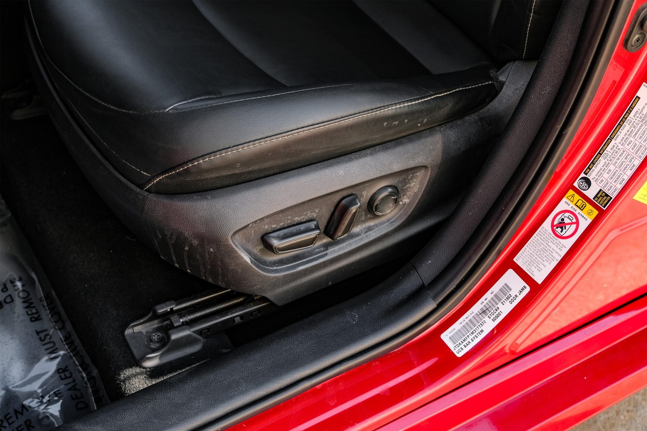 Toyota Prius Prime Vehicle Main Gallery Image 31