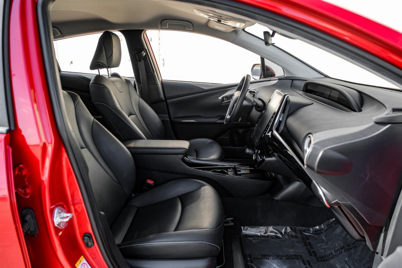 Toyota Prius Prime Vehicle Main Gallery Image 32