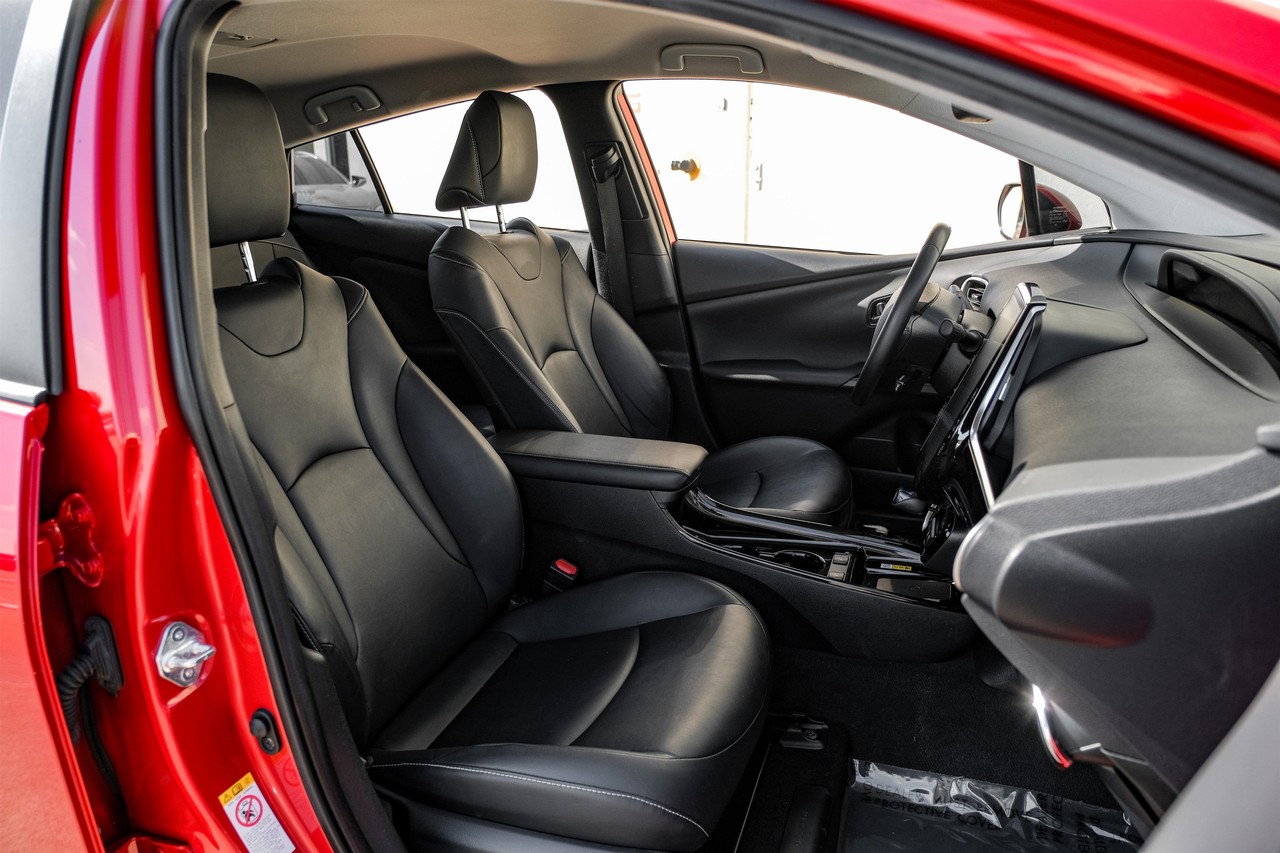 Toyota Prius Prime Vehicle Main Gallery Image 33