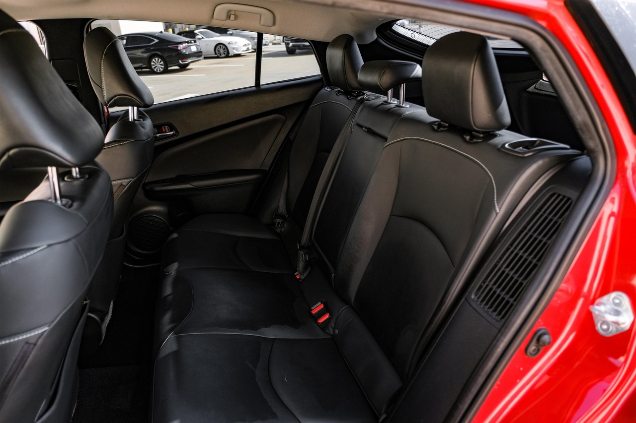 Toyota Prius Prime Vehicle Main Gallery Image 37
