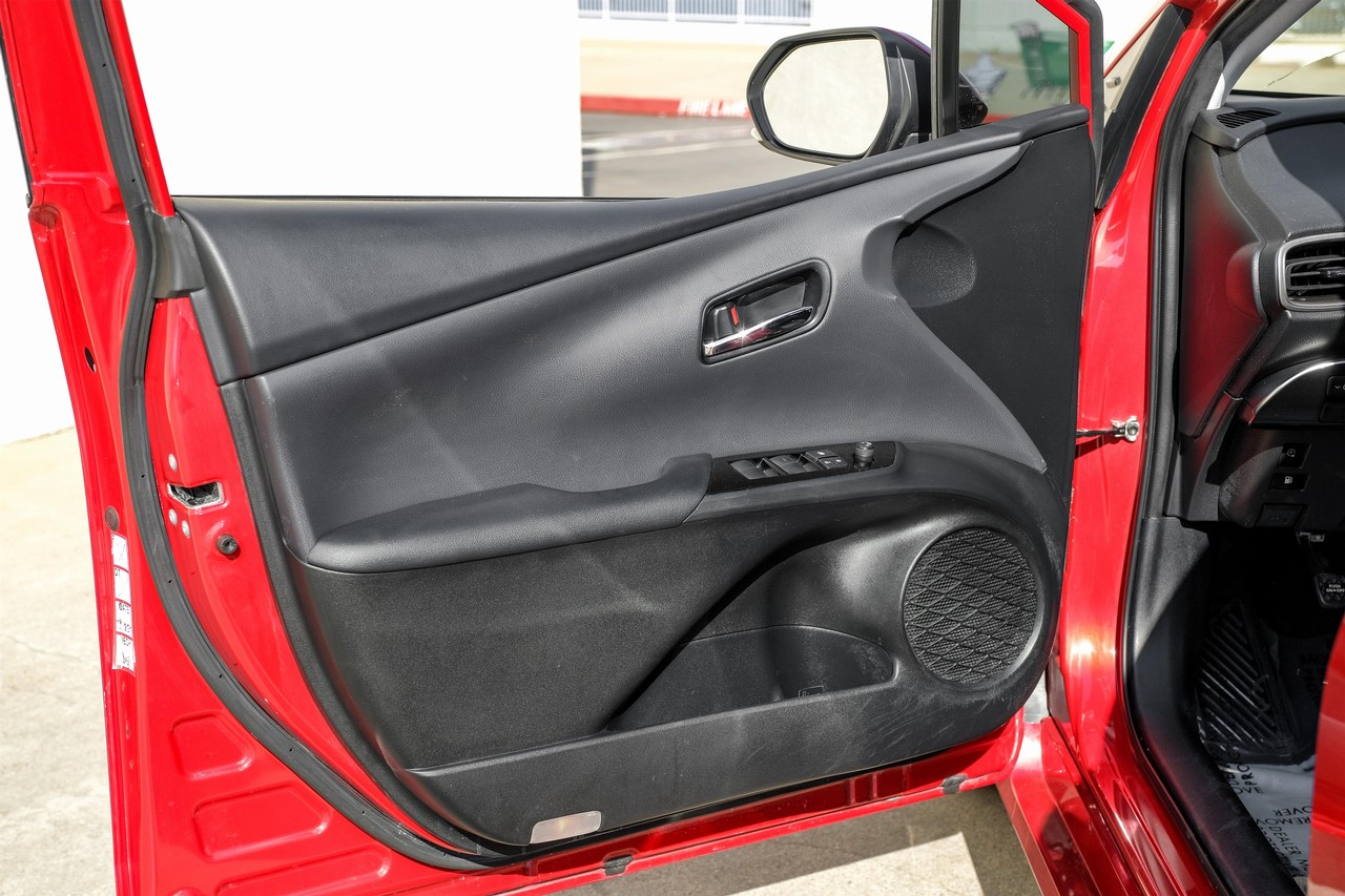 Toyota Prius Prime Vehicle Main Gallery Image 40