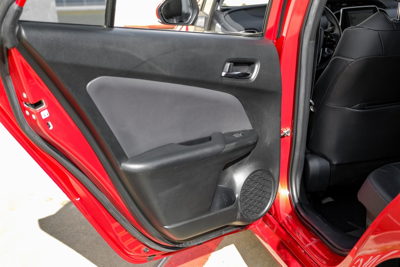 Toyota Prius Prime Vehicle Main Gallery Image 43