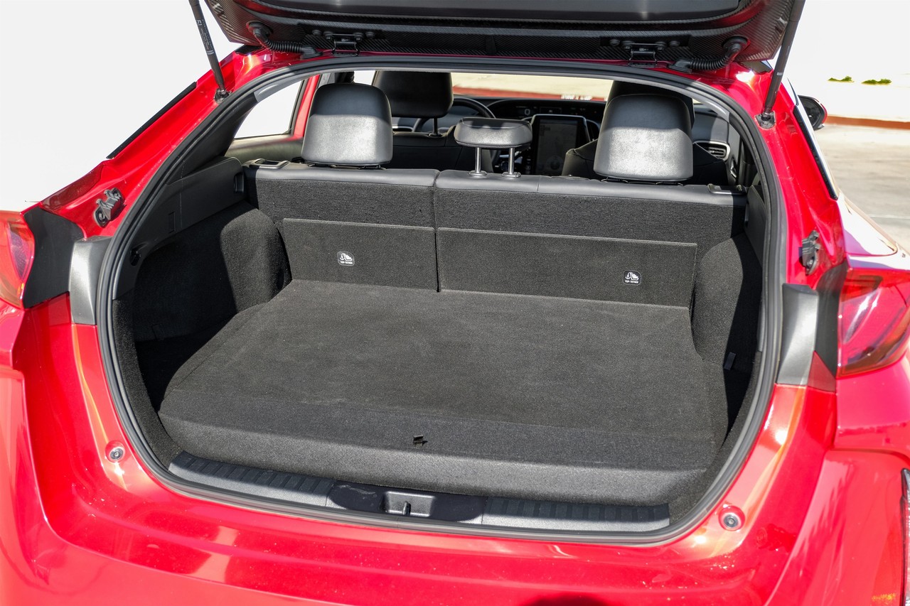 Toyota Prius Prime Vehicle Main Gallery Image 47