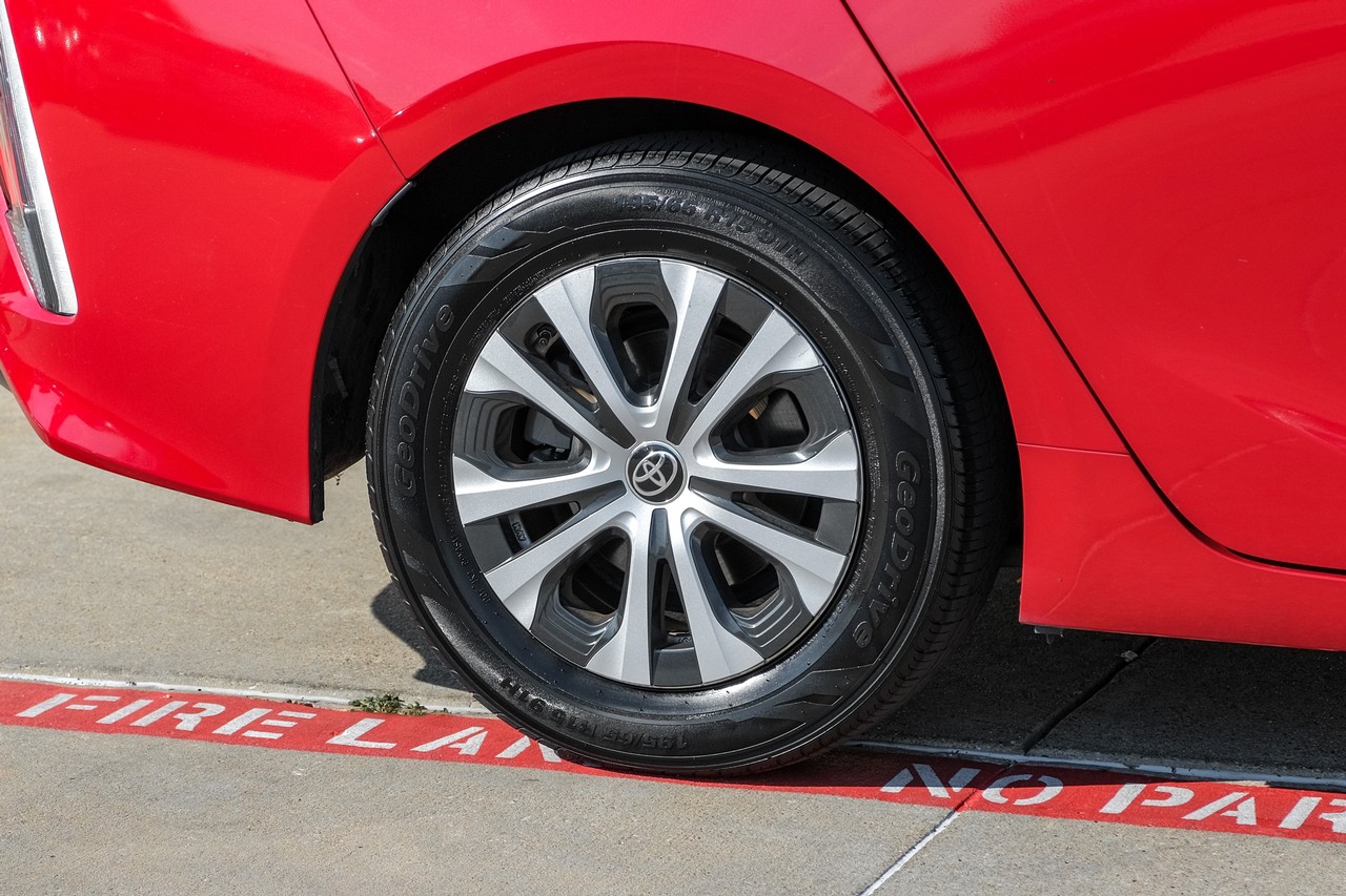 Toyota Prius Prime Vehicle Main Gallery Image 49