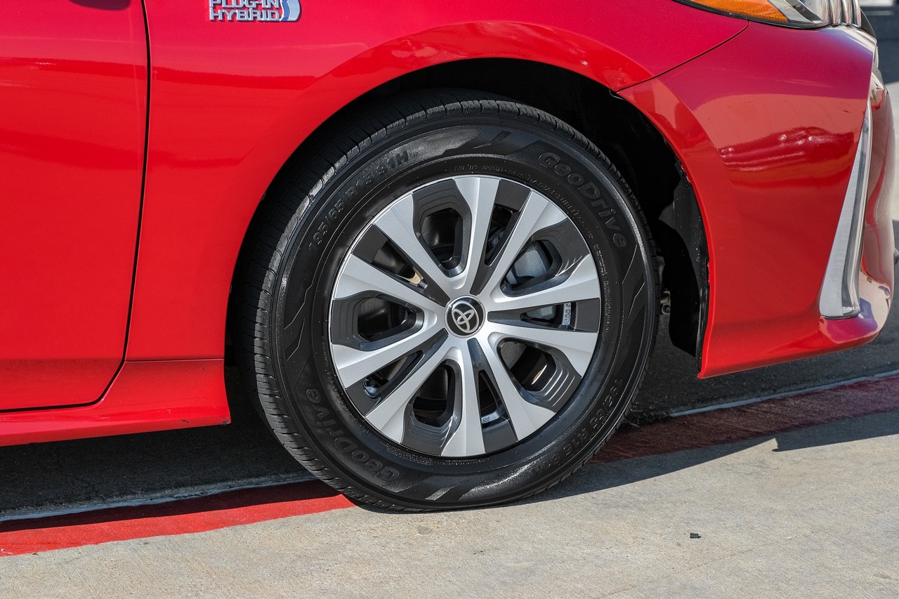 Toyota Prius Prime Vehicle Main Gallery Image 50