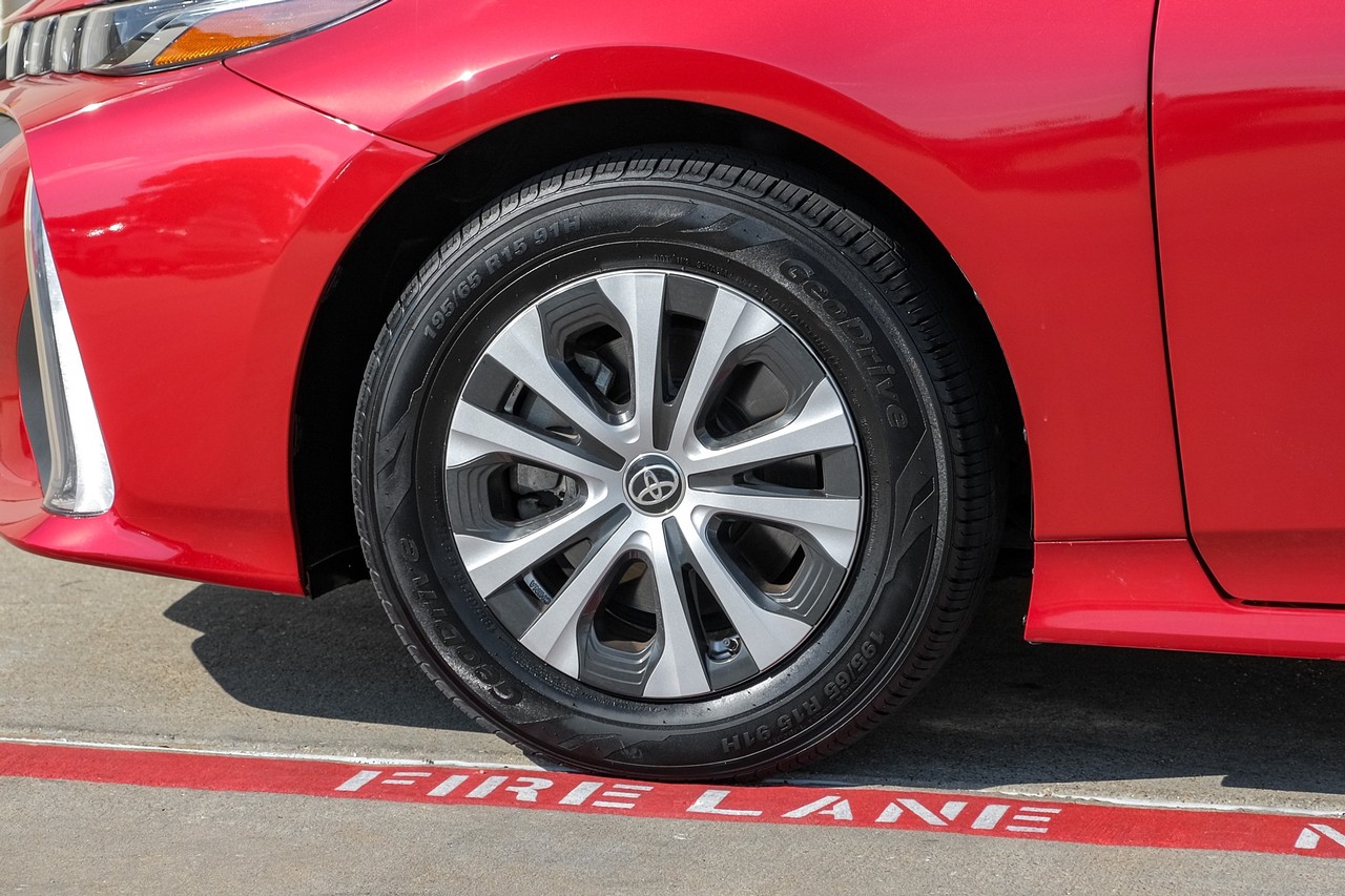 Toyota Prius Prime Vehicle Main Gallery Image 51