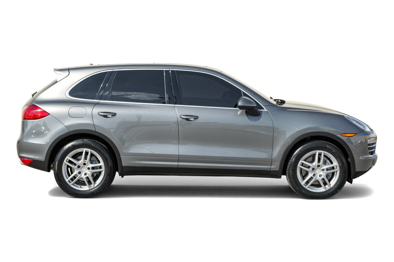 Porsche Cayenne Vehicle Main Gallery Image 08
