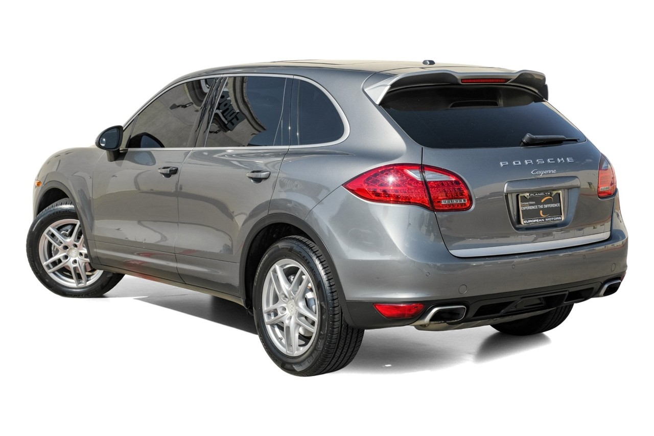 Porsche Cayenne Vehicle Main Gallery Image 11