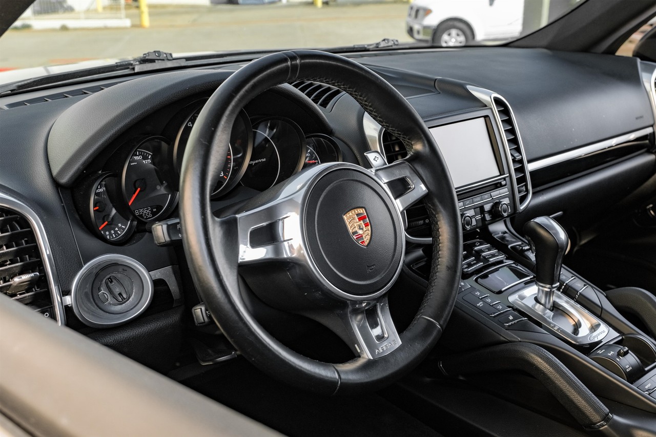 Porsche Cayenne Vehicle Main Gallery Image 16