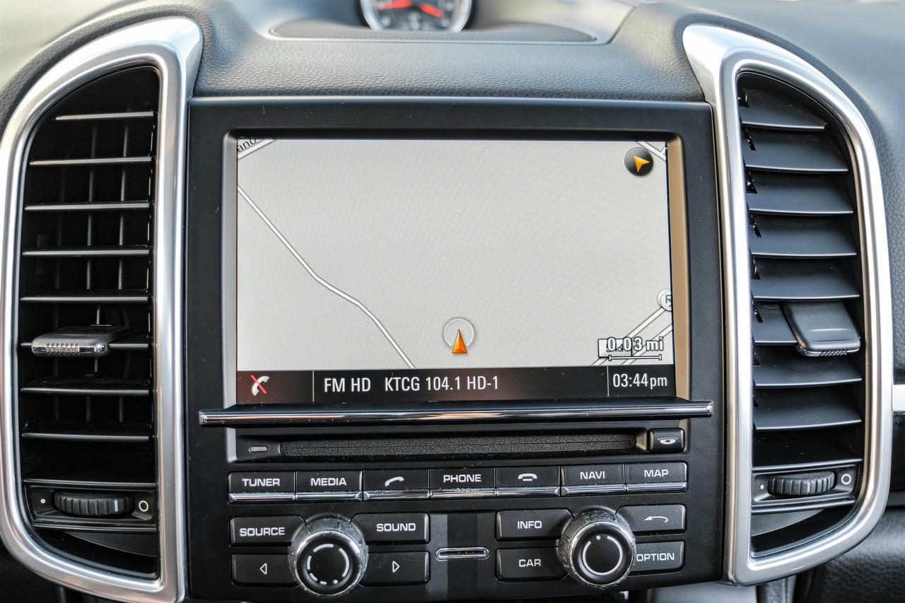 Porsche Cayenne Vehicle Main Gallery Image 19