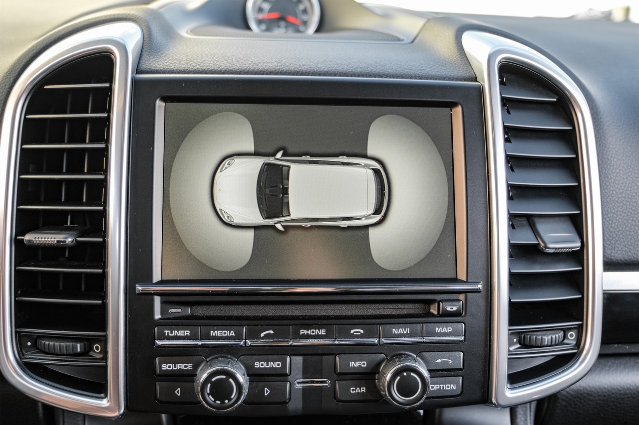 Porsche Cayenne Vehicle Main Gallery Image 20