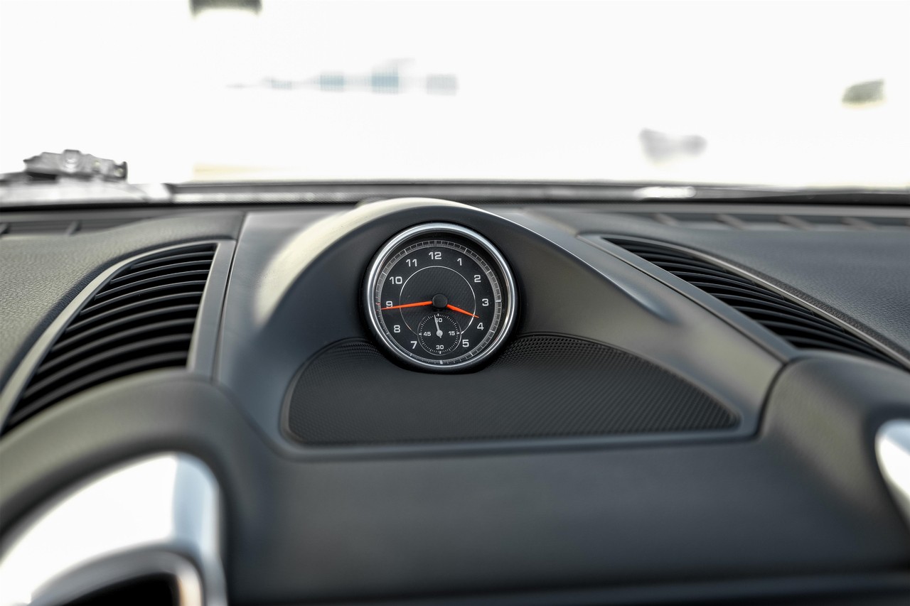 Porsche Cayenne Vehicle Main Gallery Image 27