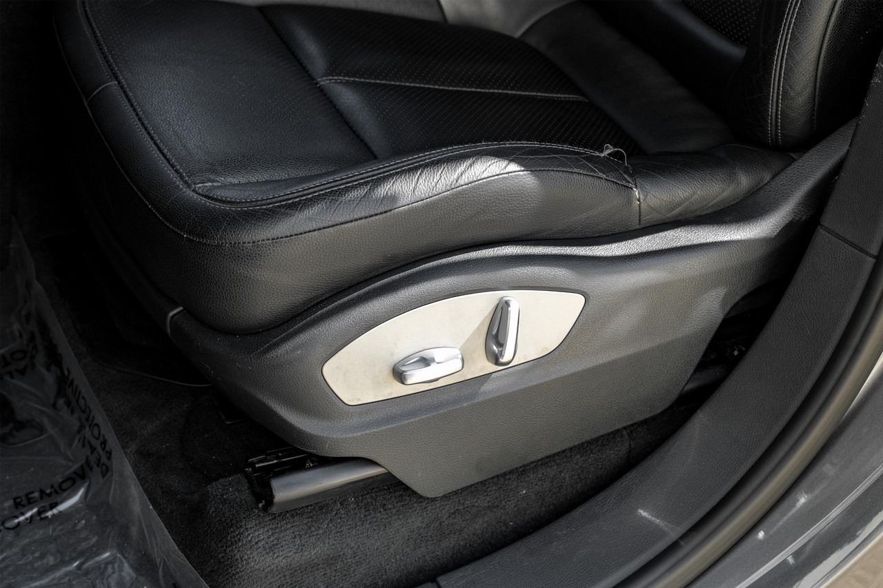 Porsche Cayenne Vehicle Main Gallery Image 32