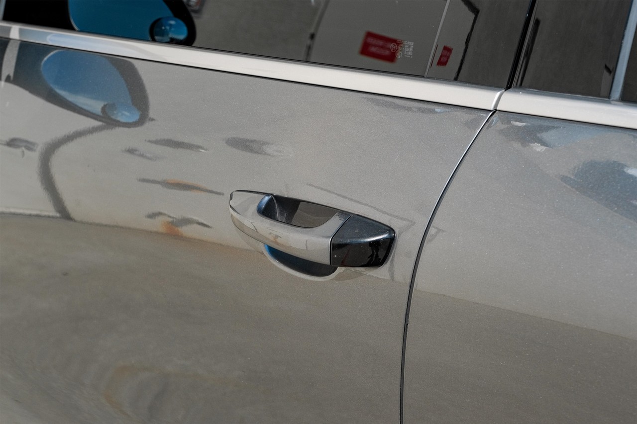 Porsche Cayenne Vehicle Main Gallery Image 38