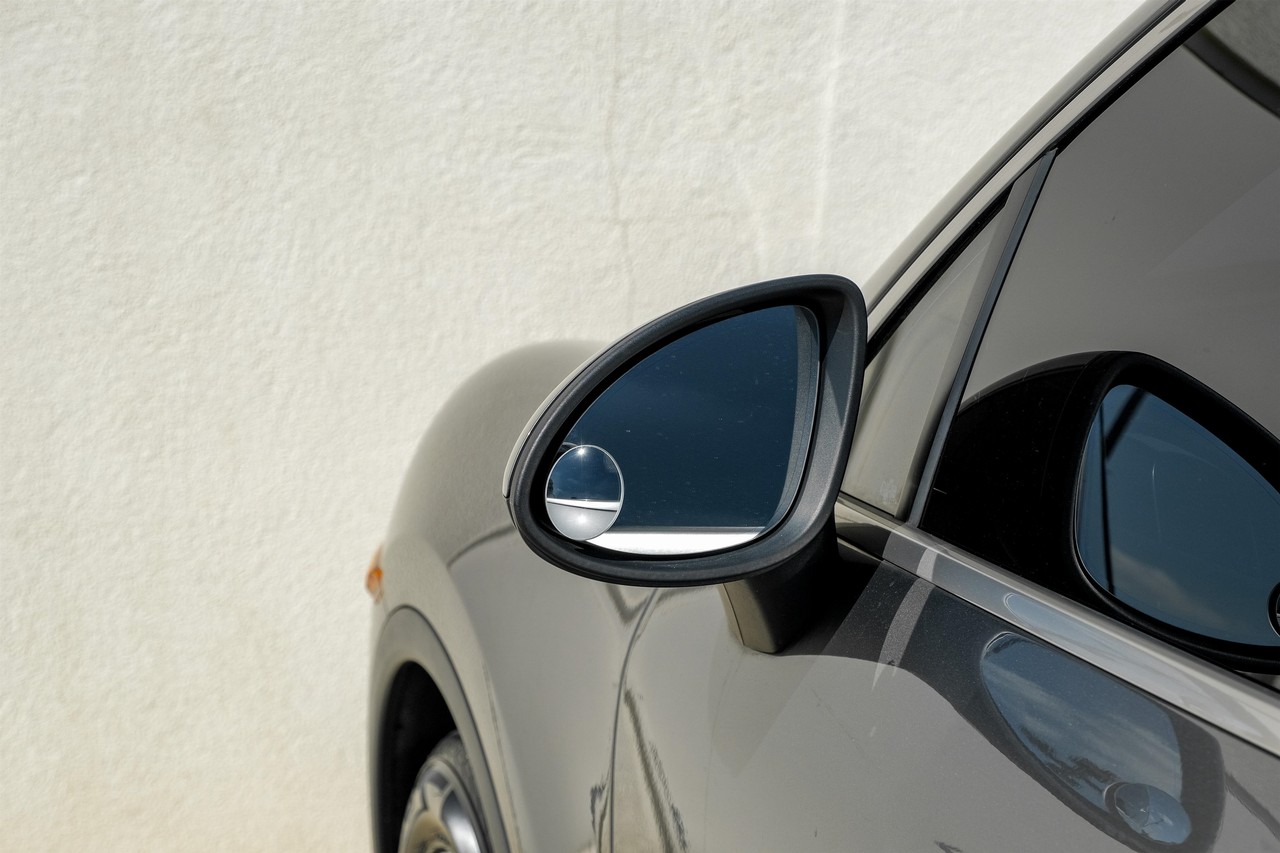Porsche Cayenne Vehicle Main Gallery Image 39