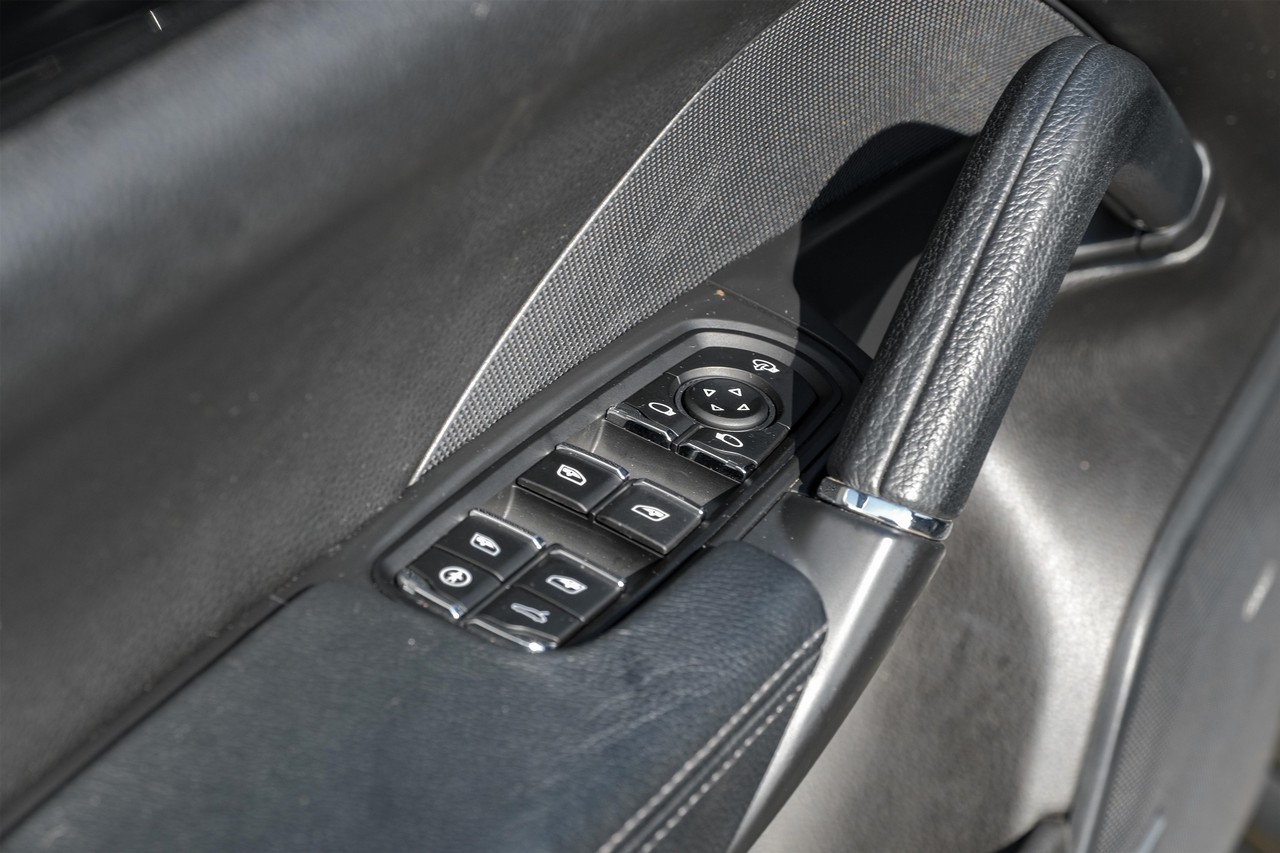 Porsche Cayenne Vehicle Main Gallery Image 41