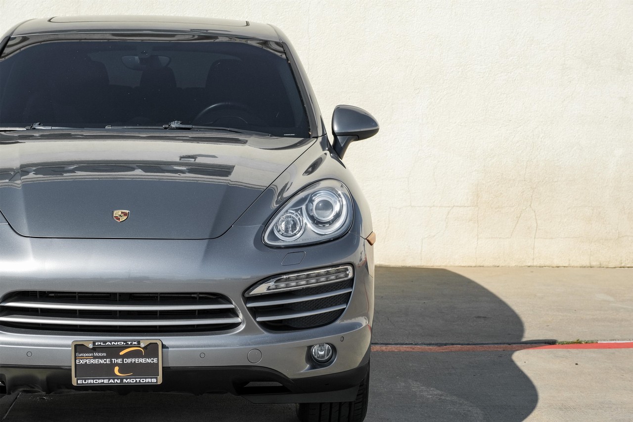 Porsche Cayenne Vehicle Main Gallery Image 45