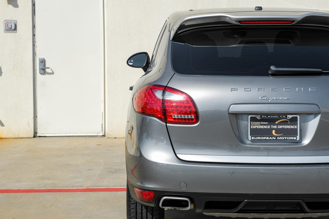 Porsche Cayenne Vehicle Main Gallery Image 46