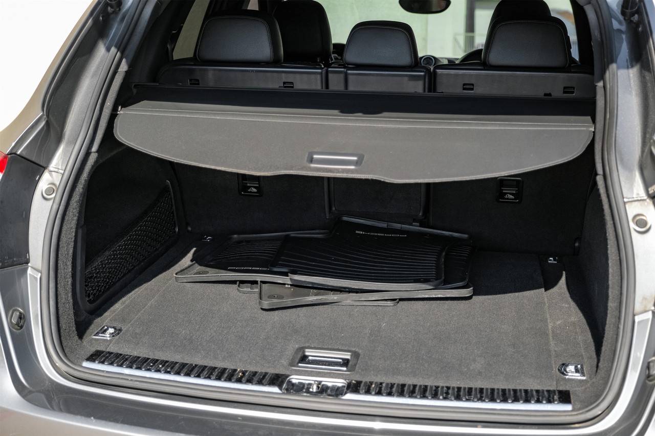 Porsche Cayenne Vehicle Main Gallery Image 47