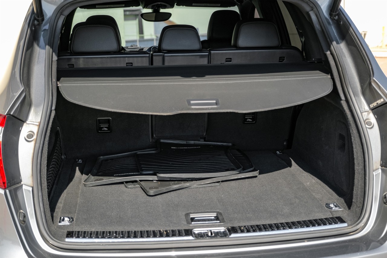 Porsche Cayenne Vehicle Main Gallery Image 48