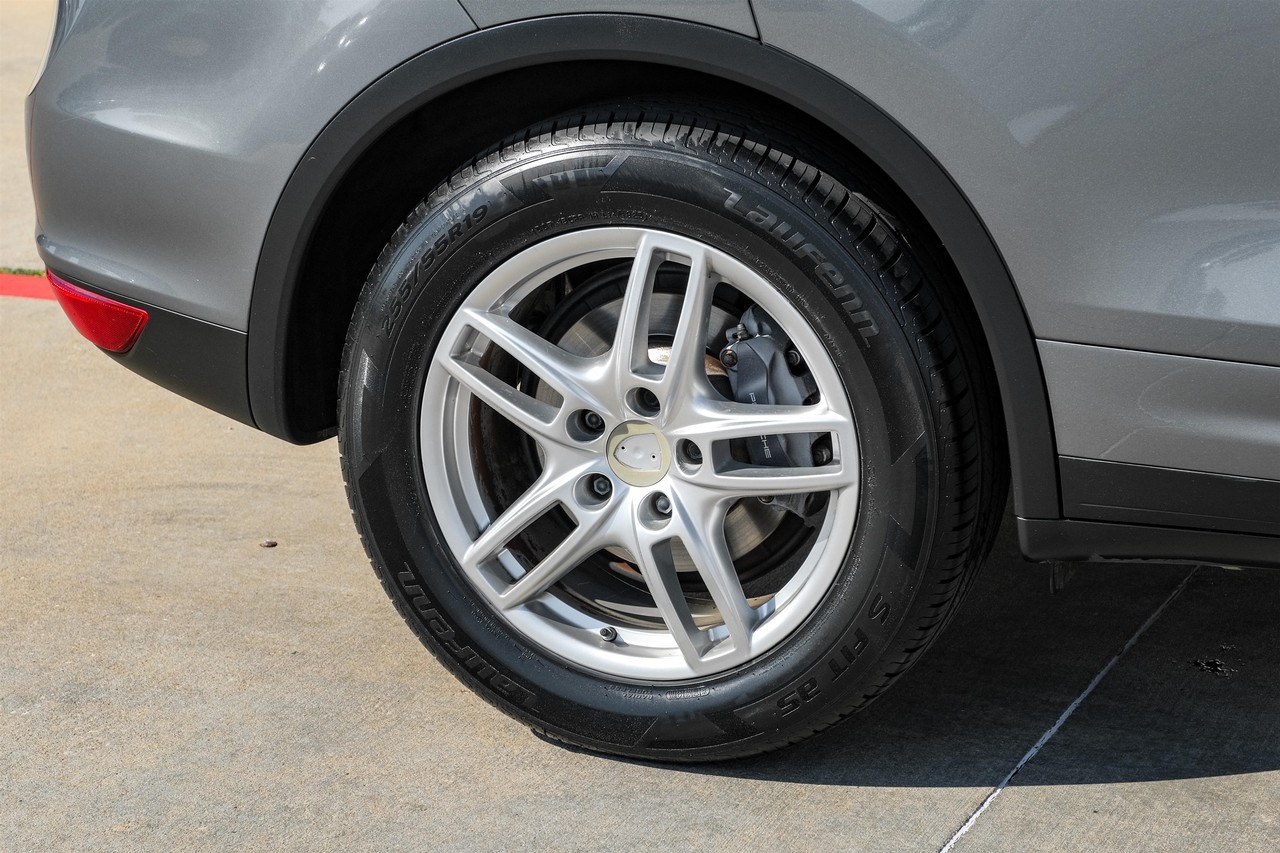 Porsche Cayenne Vehicle Main Gallery Image 50
