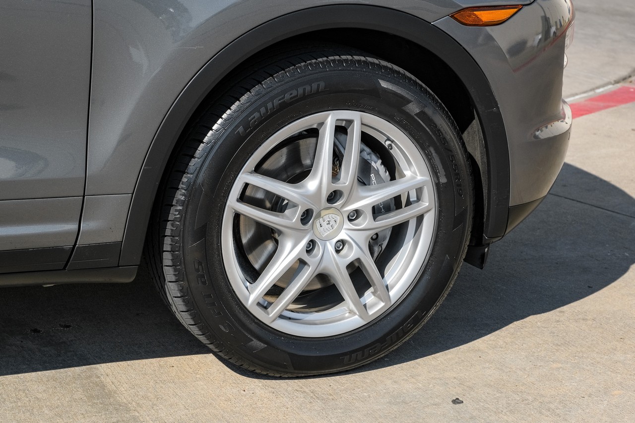 Porsche Cayenne Vehicle Main Gallery Image 51