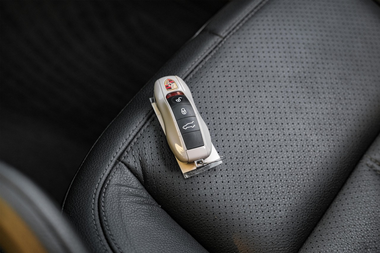 Porsche Cayenne Vehicle Main Gallery Image 54
