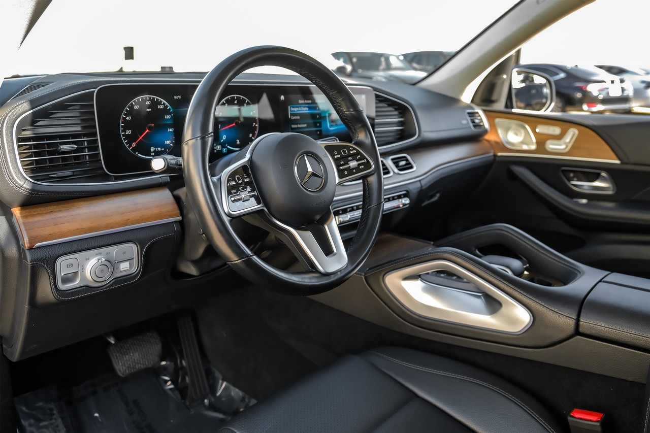 Mercedes-Benz GLE 350 Vehicle Main Gallery Image 03