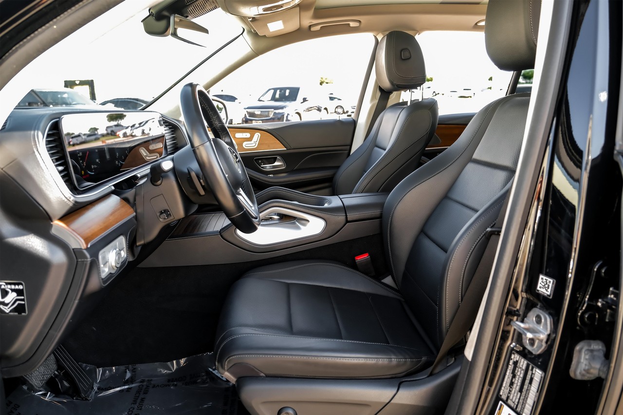Mercedes-Benz GLE 350 Vehicle Main Gallery Image 04