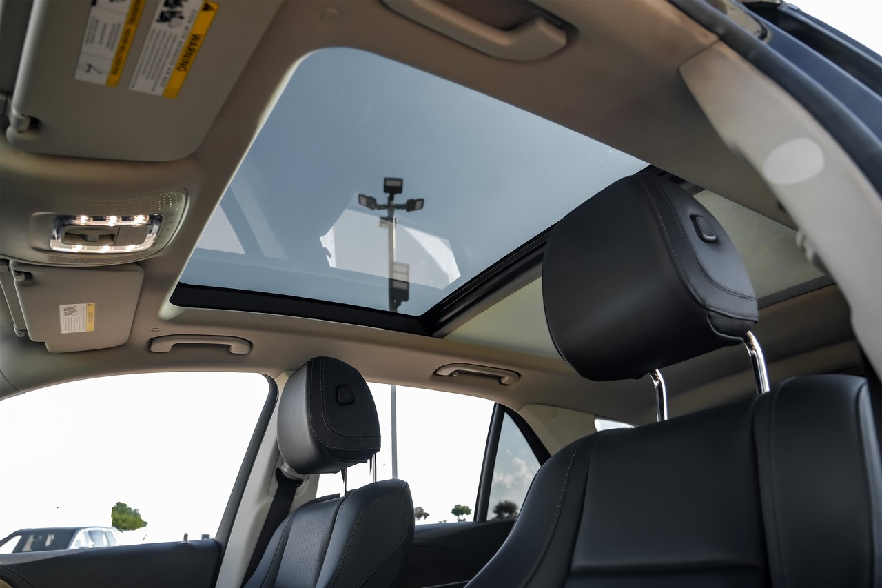 Mercedes-Benz GLE 350 Vehicle Main Gallery Image 05