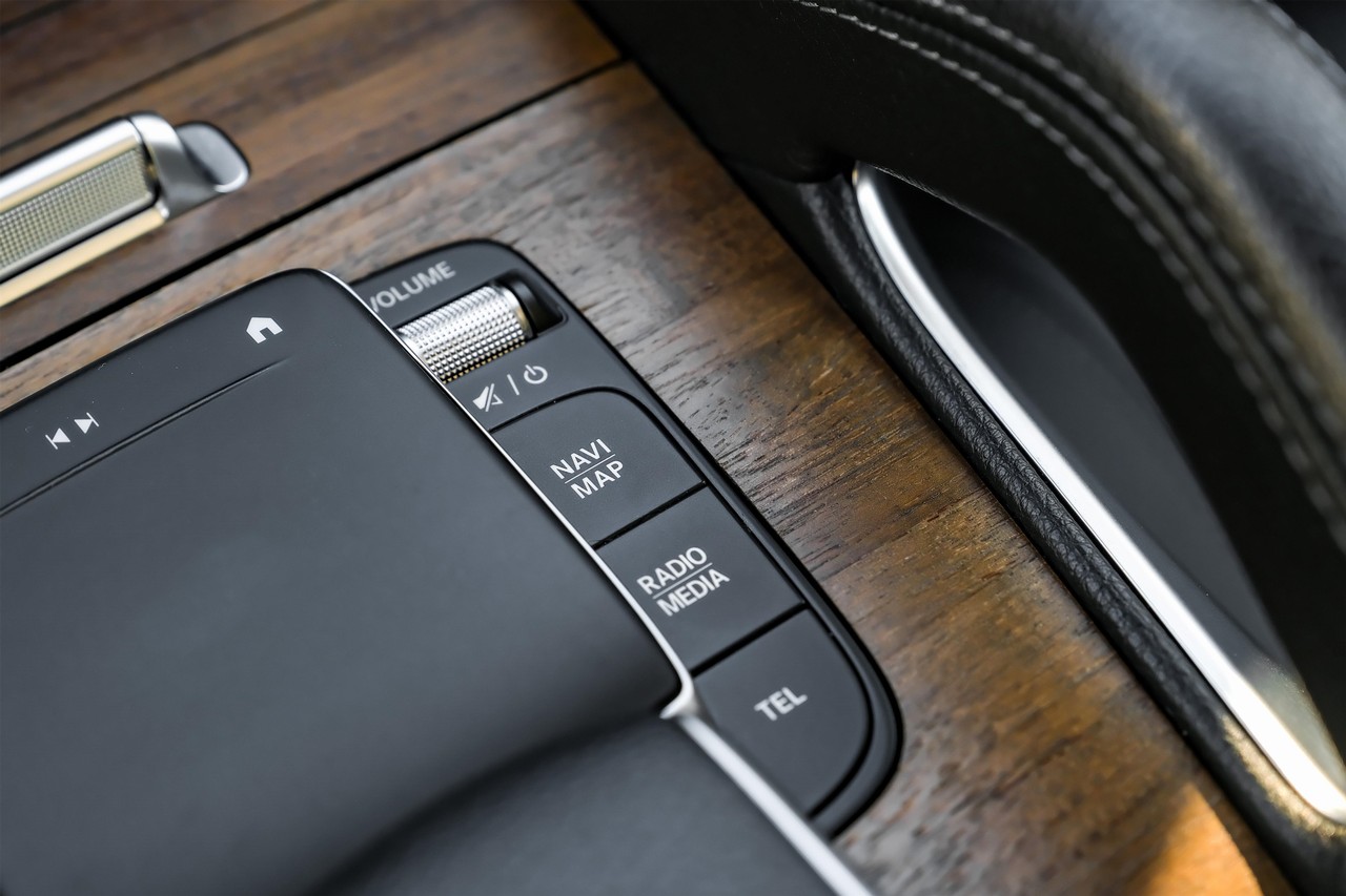 Mercedes-Benz GLE 350 Vehicle Main Gallery Image 24