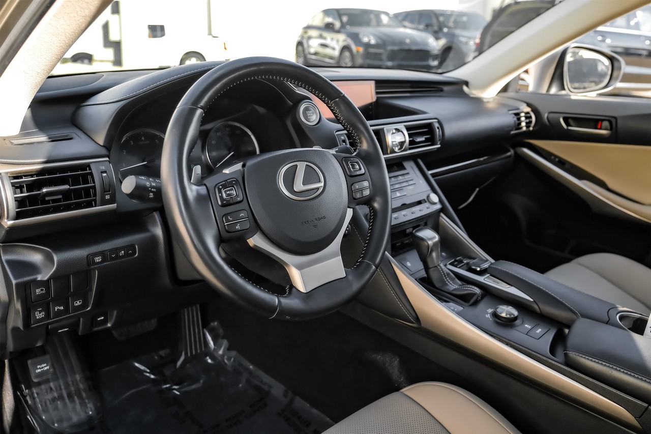 2019 Lexus IS 350 photo 3