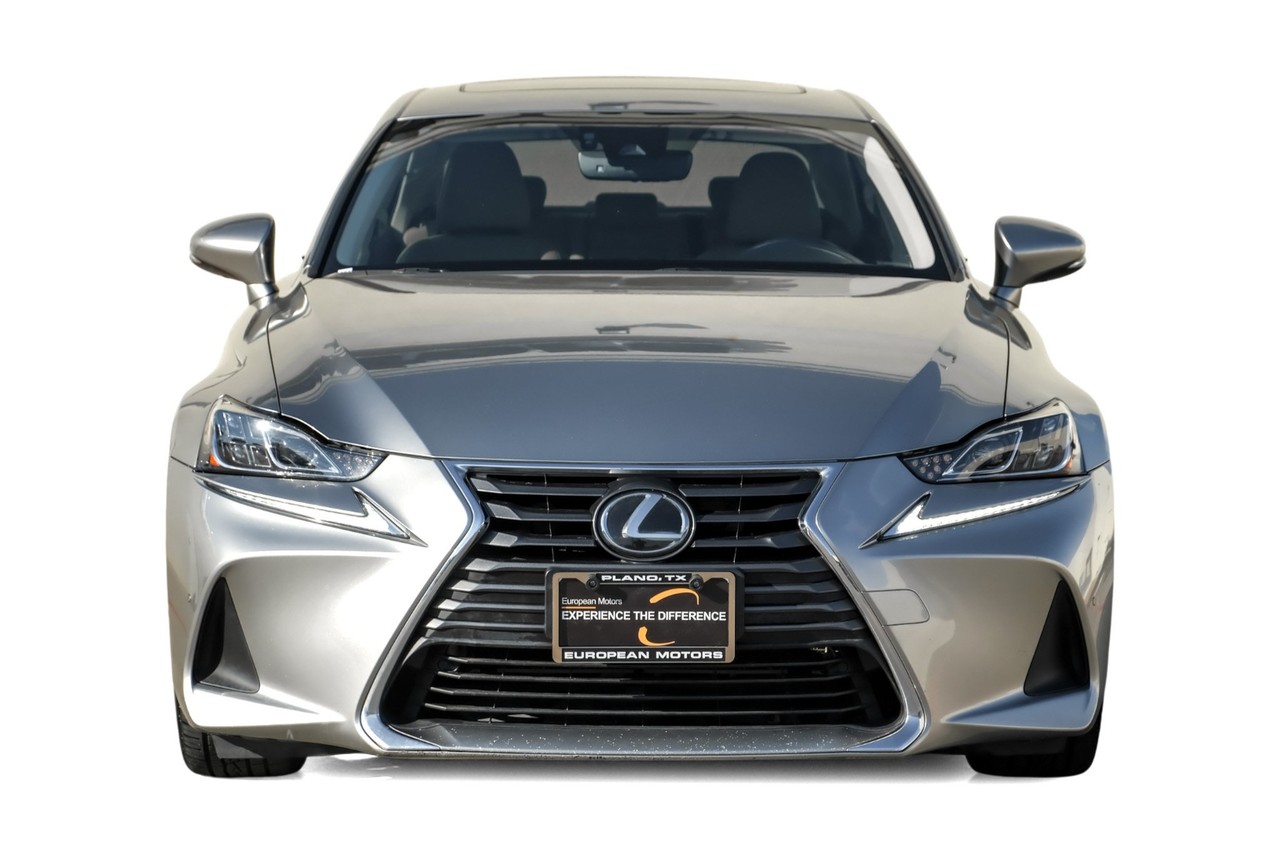 Lexus IS Vehicle Main Gallery Image 06