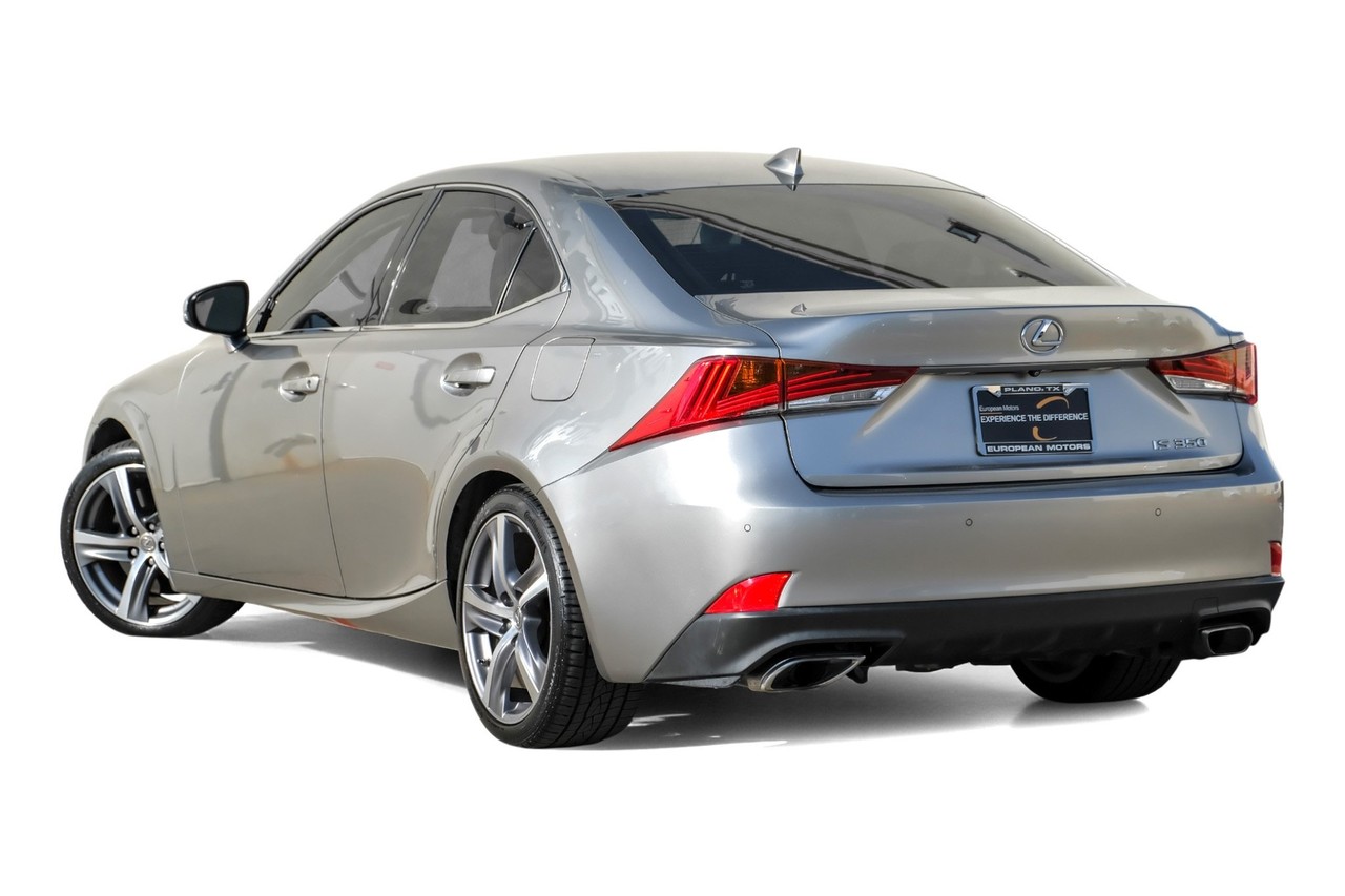 Lexus IS Vehicle Main Gallery Image 11