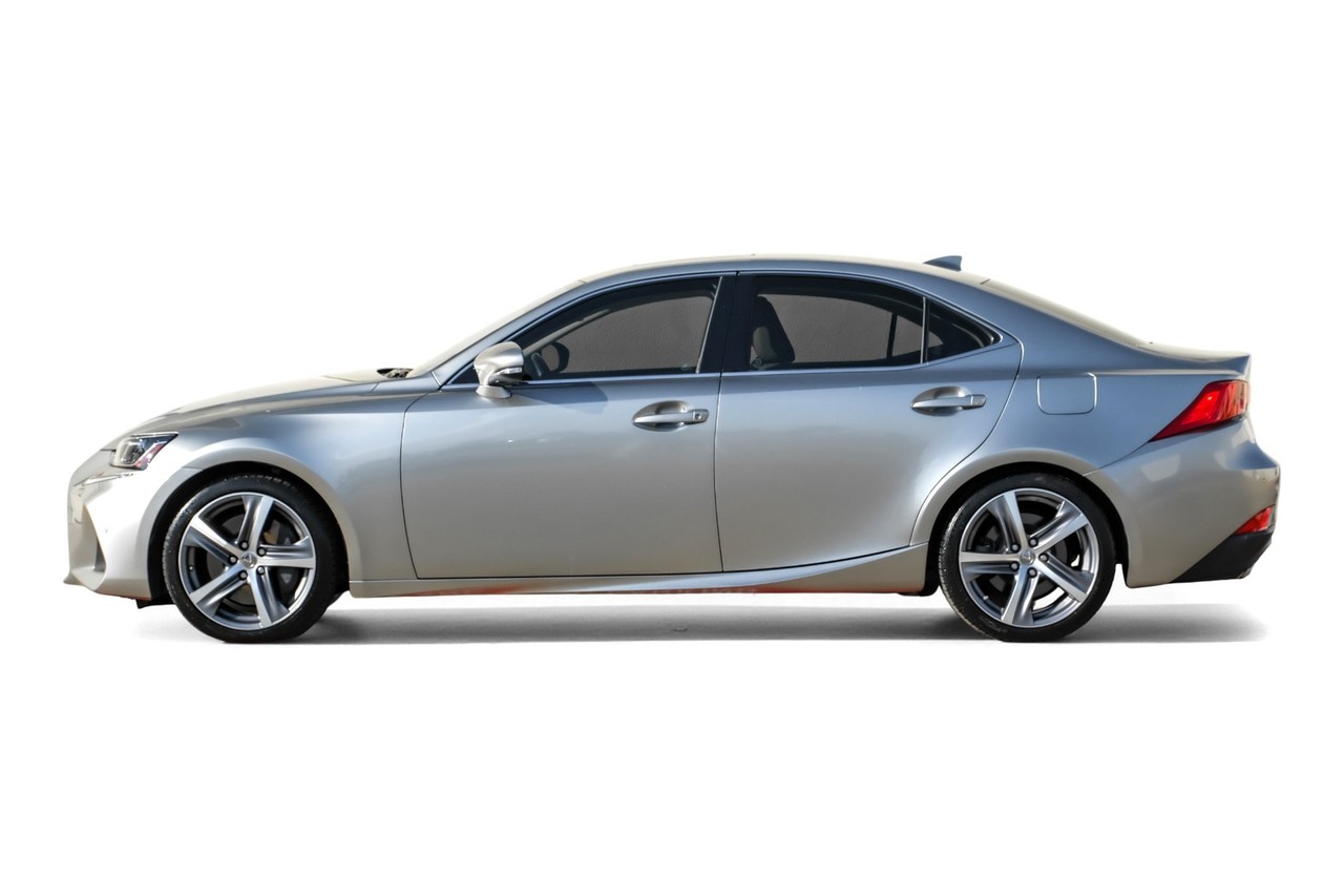 Lexus IS Vehicle Main Gallery Image 12