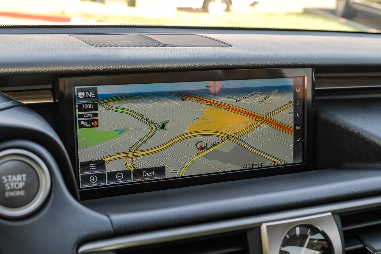 Lexus IS Vehicle Main Gallery Image 21