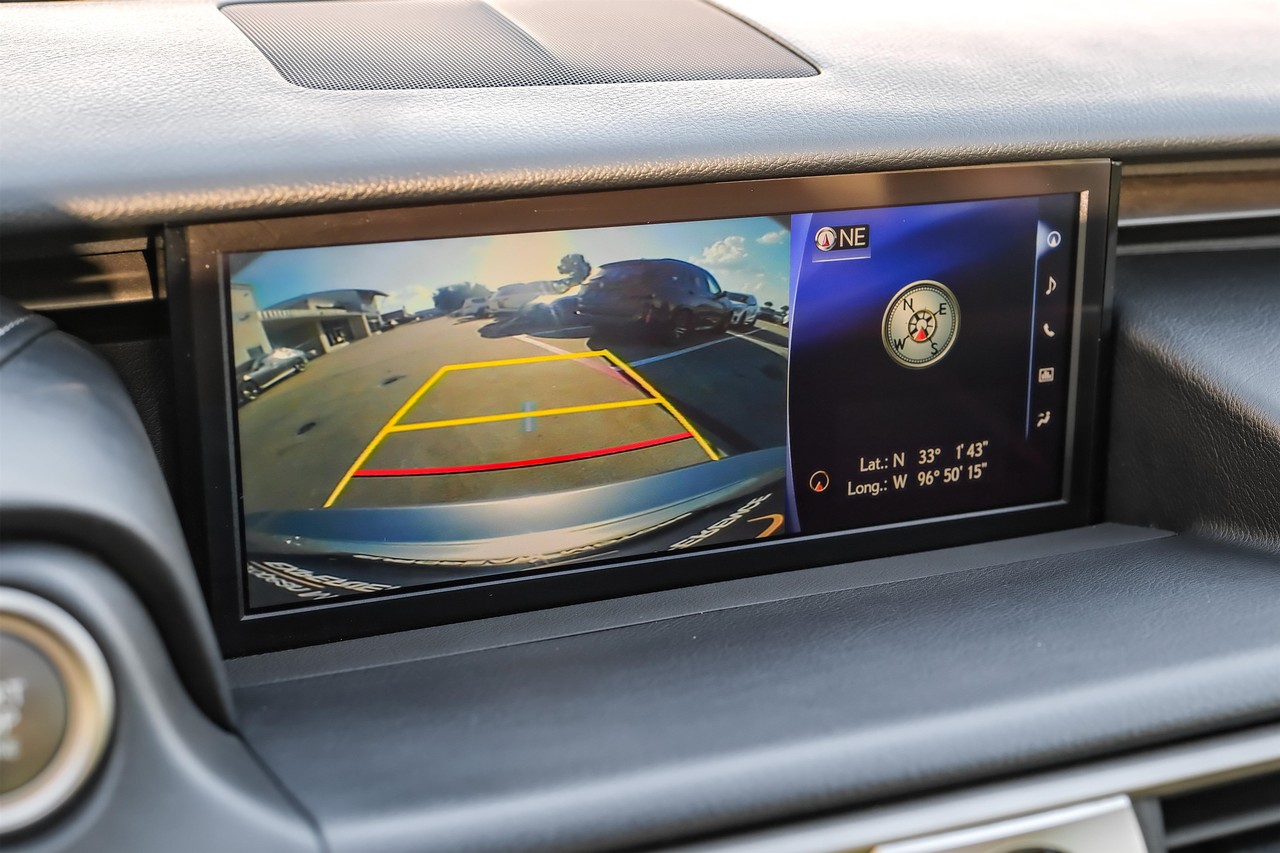 Lexus IS Vehicle Main Gallery Image 22