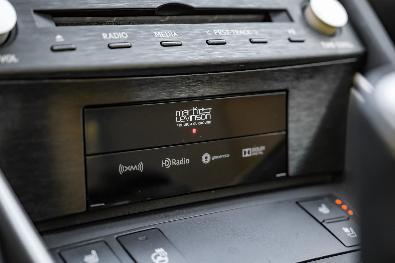 Lexus IS Vehicle Main Gallery Image 28