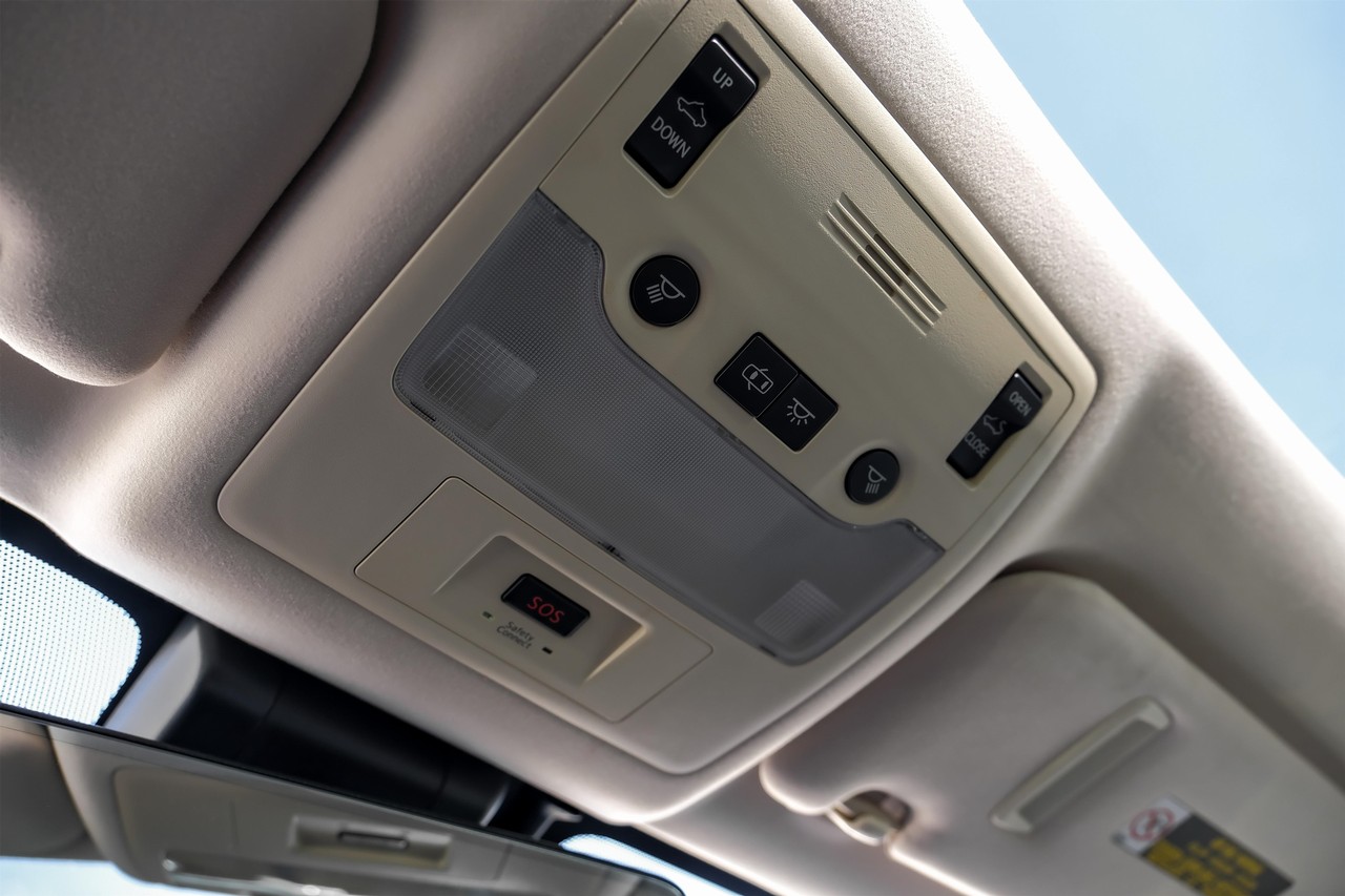 Lexus IS Vehicle Main Gallery Image 29