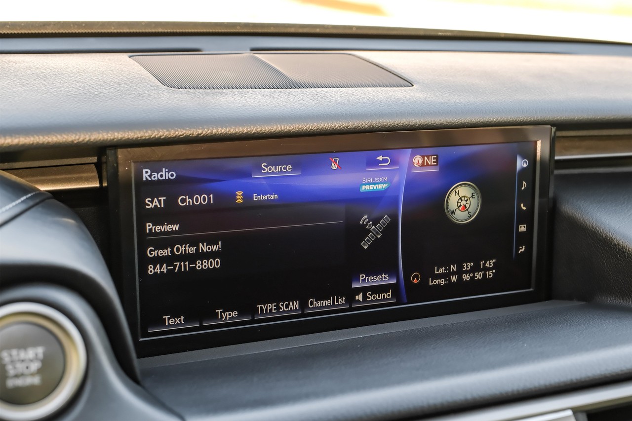 Lexus IS Vehicle Main Gallery Image 31