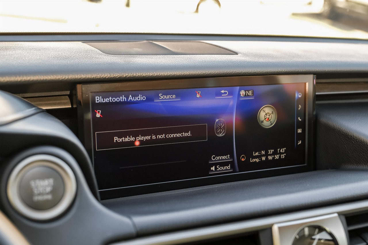 Lexus IS Vehicle Main Gallery Image 32