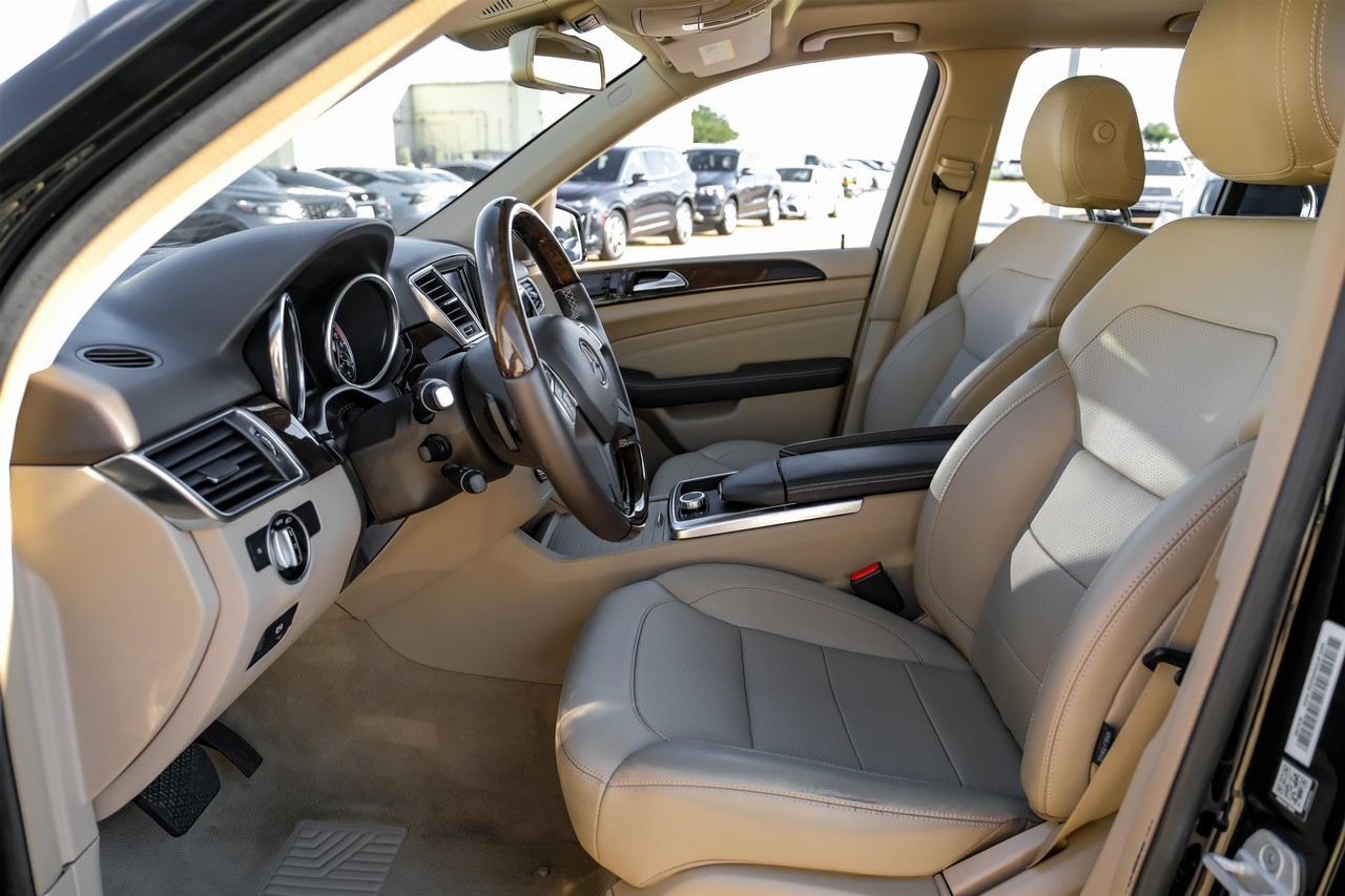 Mercedes-Benz ML 350 Vehicle Main Gallery Image 04