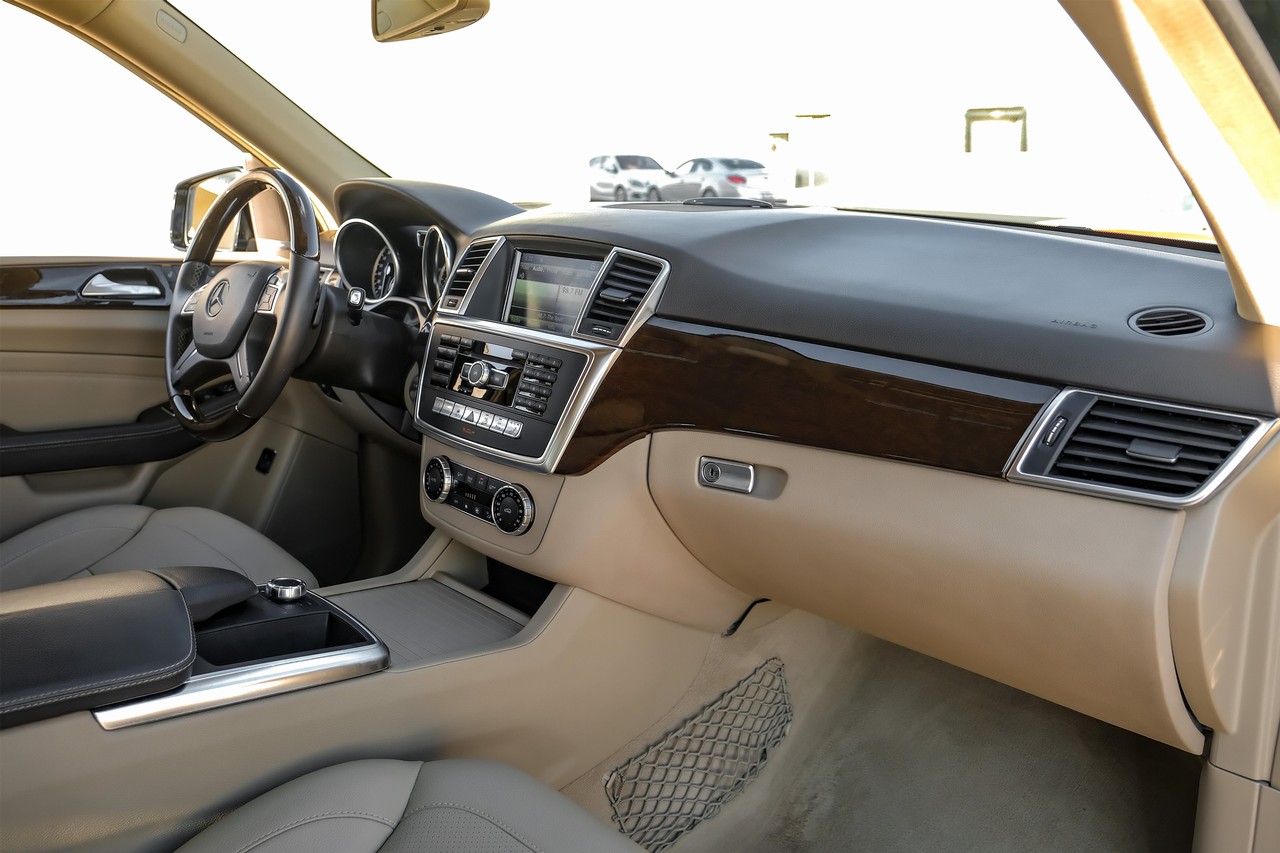 Mercedes-Benz ML 350 Vehicle Main Gallery Image 13